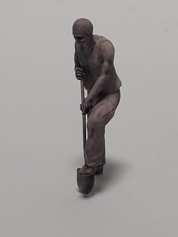 Homefront 1/35 scale 1940's era man digging