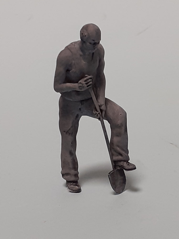 Homefront 1/35 scale 1940's era man digging