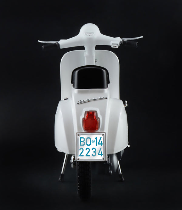 Italeri 1/9 scale Italian VESPA 125 PRIMAVERA bike model kit