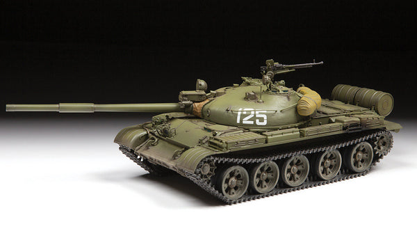 Zvezda 1/35 scale Russian Soviet T-62 tank (1974)