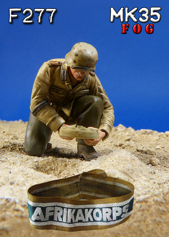 MK35 FoG models 1/35 scale resin figure kit WW2 German D.A.K. Soldier "Achtung Minen"