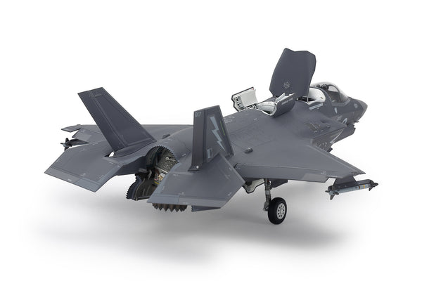 Tamiya 1/72 Scale Lockheed Martin F-35B Lightning II aircraft Model Kit
