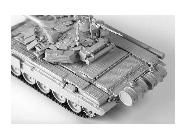 Zvezda 1/72 Rusian T-72 B3 Main Battle Tank