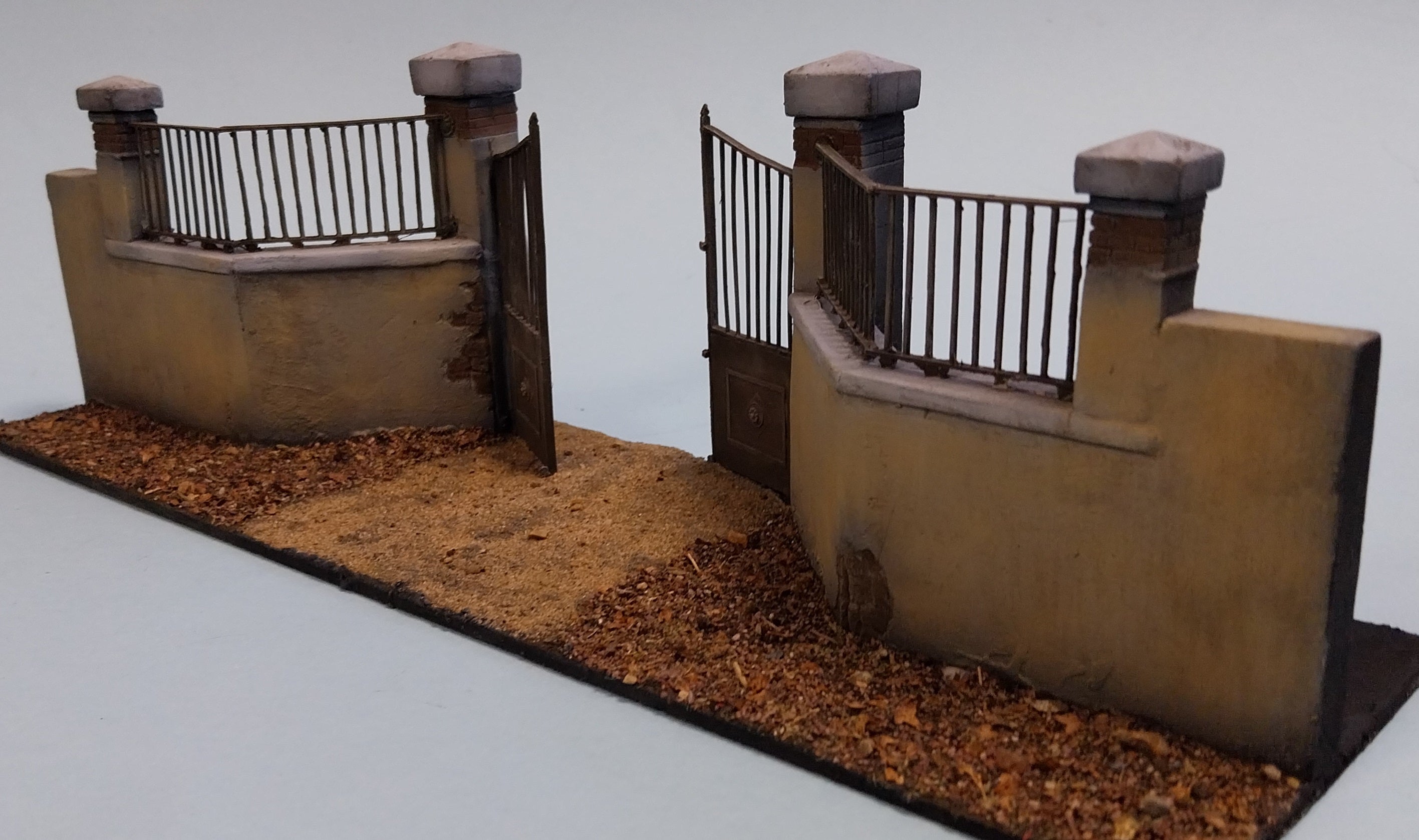 FoG Models 1/35 Scale 1/35 Scale Yard entrance with gate and railings ...
