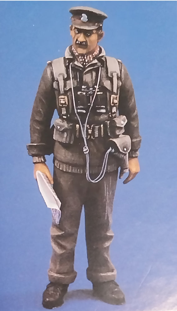 Homefront 1/35 Scale model kit WW2 British Artillery Officer