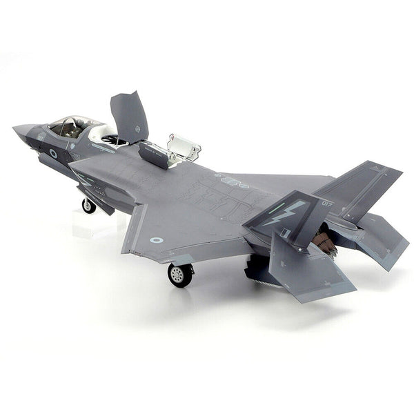Tamiya 1/48 Scale AIRCRAFT F-35B Lightning II fighter plane model kit