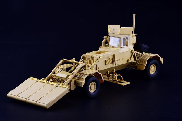 Panda Models 1/35 Scale US Husky MKIII VMMD With GPRS Model Kit