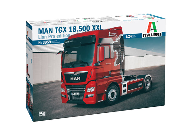 Italeri 1/24 Man TGX XXL D38 Lorry model kit