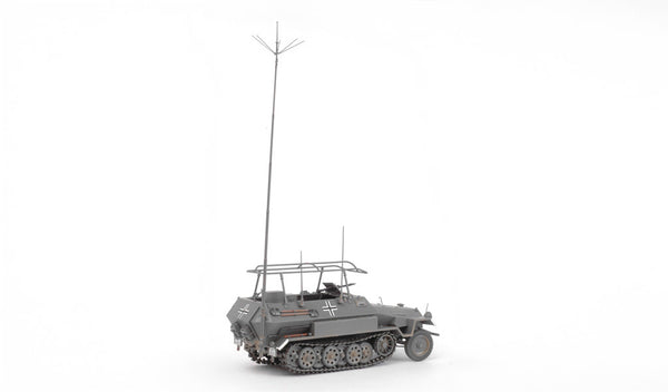Zvezda 1/35 scale WW2 German SD.KFZ 251/3 AUSF.B RADIO CAR