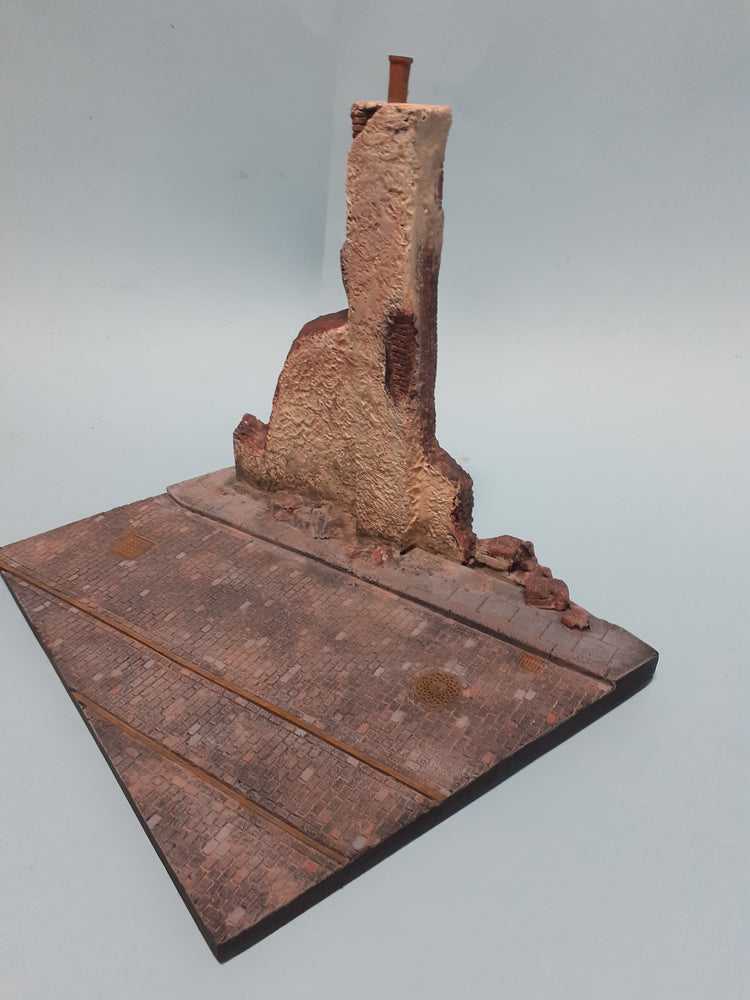 FoG Models 1/35 scale Chimney ruin building diorama with base