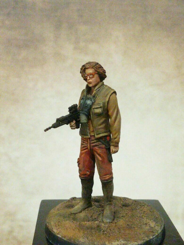 1/35 Scale resin model kit Wastelander Ann Carr