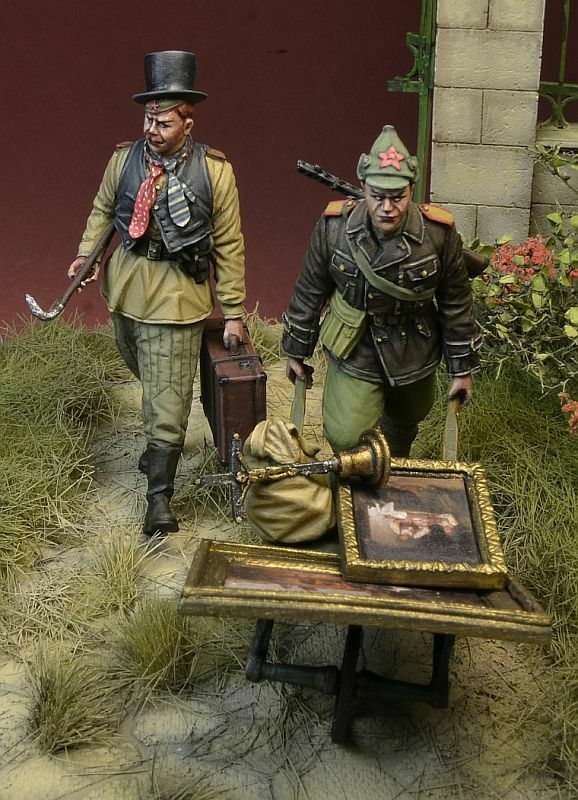 D-Day miniatures WW2 Soviet Plunderers, Europe 1944-46 1/35 Scale resin model