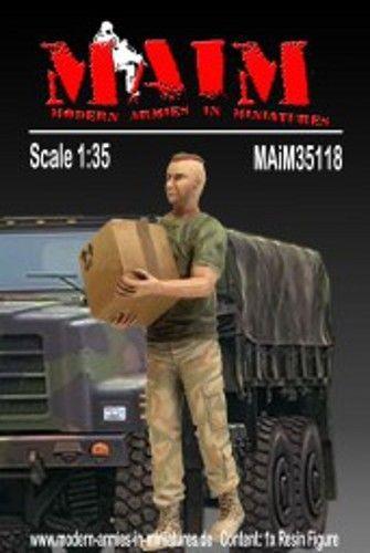 1/35 Scale Modern soldier carries box 3