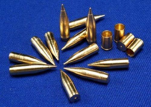 1/35 scale 15cm sFH 18 L/30 brass shells and ammo