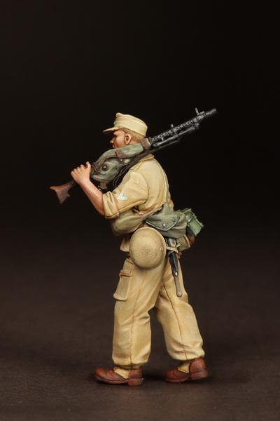 SOGA WW2 Machine gunner Fallschirmjäger- Brigade Ramcke. El Alamein, August 1942. model kit 1/35 scale