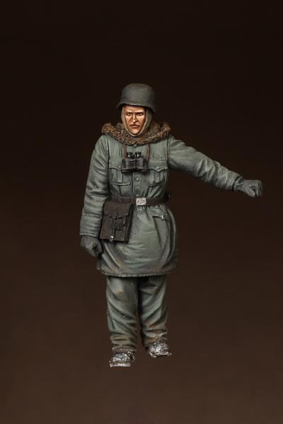 1/35 scale resin figure kit WW2 German WSS officer for anti-aircraft artillery.
