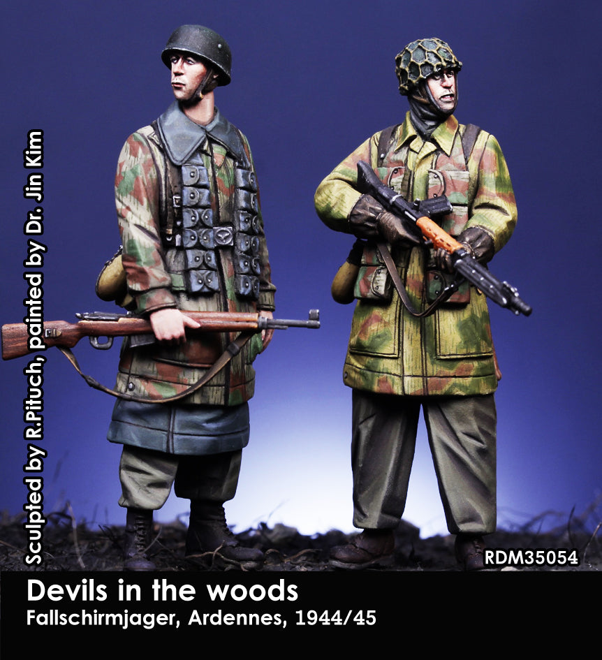 RADO WW2 German 1/35 Fallschirmjager. Ardennes. 1944/45 (two figures)