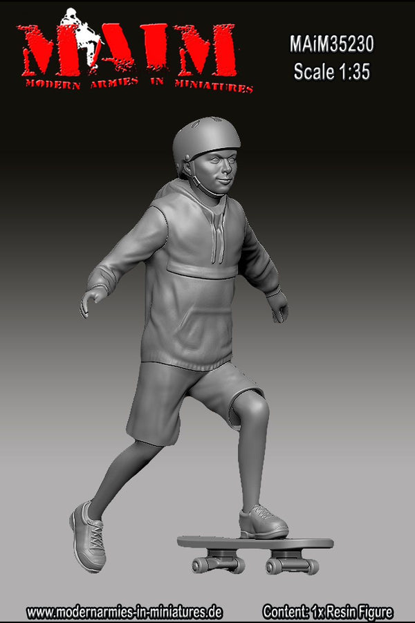 Teenager with Skateboard 1:35 scale resin model kit