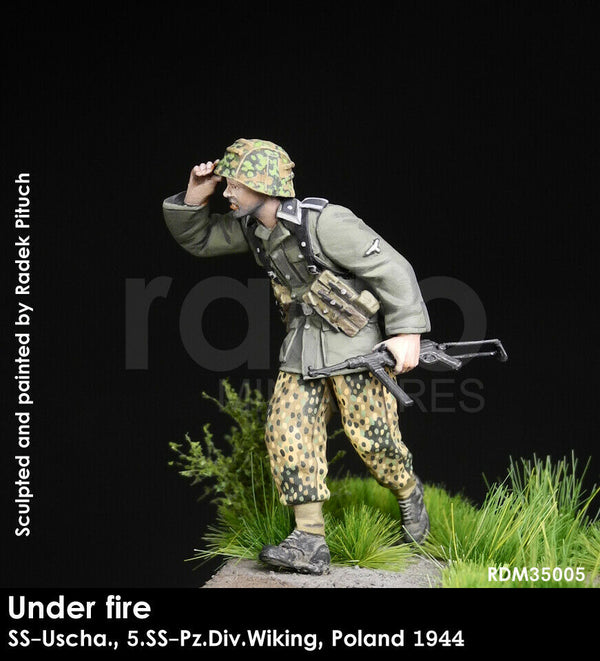 RADO WW2 Under fire SS-Uscha., 5. SS-Pz.Div. Wiking, Poland 1944 1/35 Scale