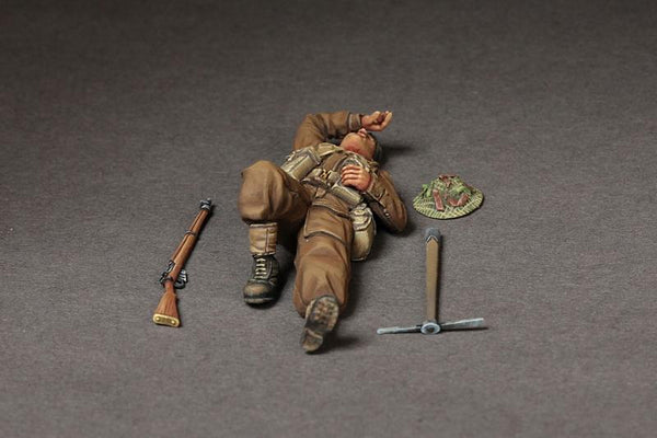 SOGA WW2 British infantryman at rest. #1 model kit 1/35 scale