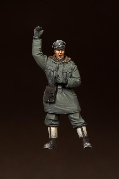 1/35 scale resin figure kit WW2 German WSS officer for anti-tank or anti-aircraft artillery.