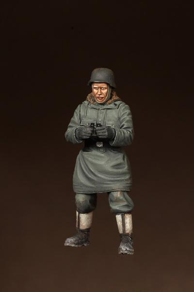 1/35 scale resin figure kit WW2 German WSS officer for anti-tank or anti-aircraft artillery.