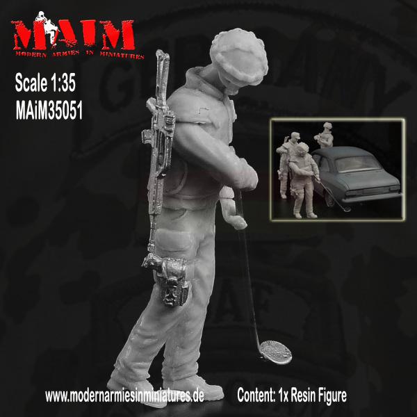 1/35 Scale German ISAF Soldier Bomb search