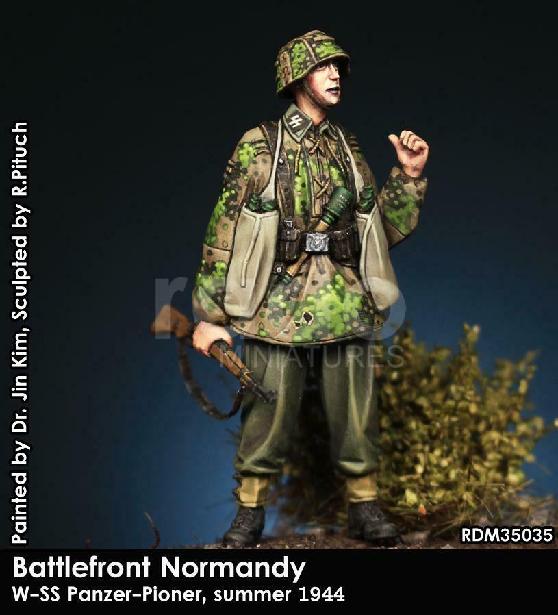 RADO WW2 German W-SS Panzer-Pioner, summer 1944 model kit 1/35 scale