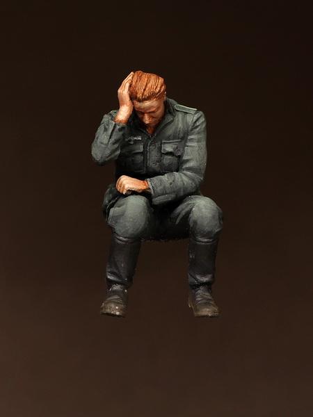 1/35 scale resin model kit Sleeping WW2 German panzergrenadier 2