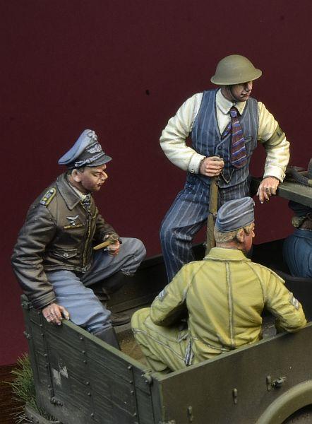 1/35 scale resin figure kit  "Under guard" Battle of Britain 1940 3 figures set