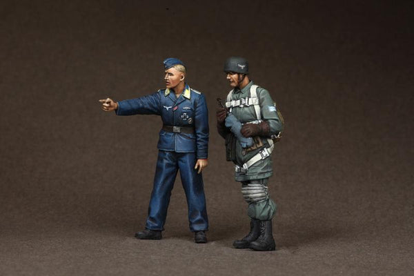 SOGA 1/35 scale resin model kit WW2 Officer and Feldwebel Fallschirmjäger