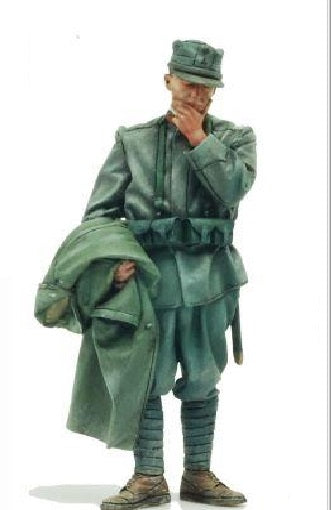 1/35 scale WW1 ITALIAN INFANTRYMAN WITH COAT 3 (with photoetched parts)