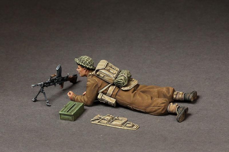 SOGA WW2 Machine gunner British infantry at rest. model kit 1/35 scale