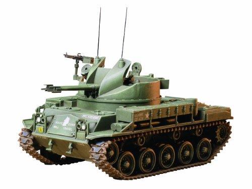 Tamiya 1/35 scale US M42 DUSTER With 3 FIGURES