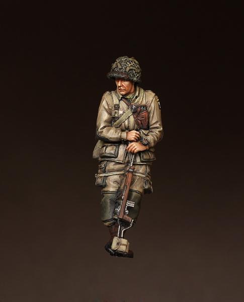 1/35 Scale Resin model kit WW2 1 Lieutenant  101st Airborne Division on Sherman.