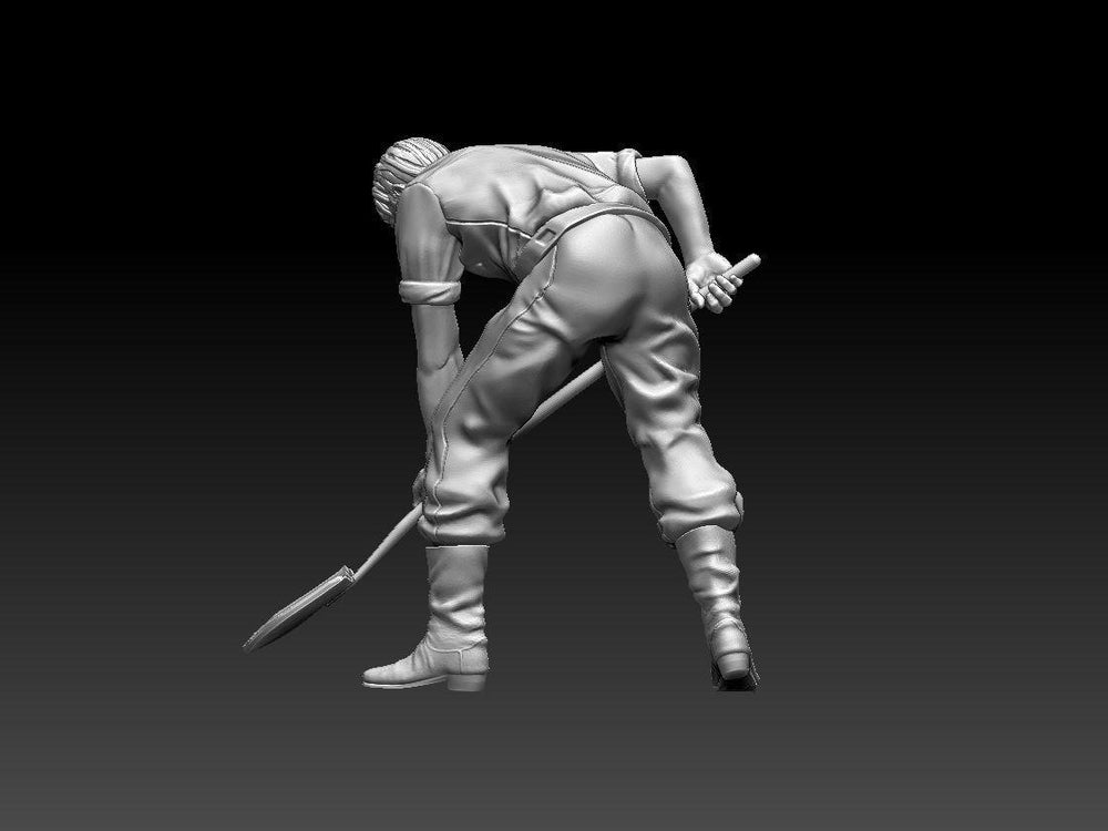 Homefront 1/35 scale 1940's era man shovelling