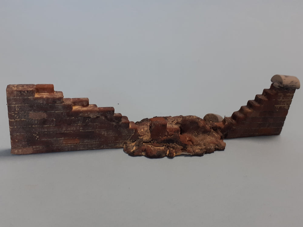 FoG Models 1/35 scale Brick garden wall Straight destroyed 145mm x 45mm