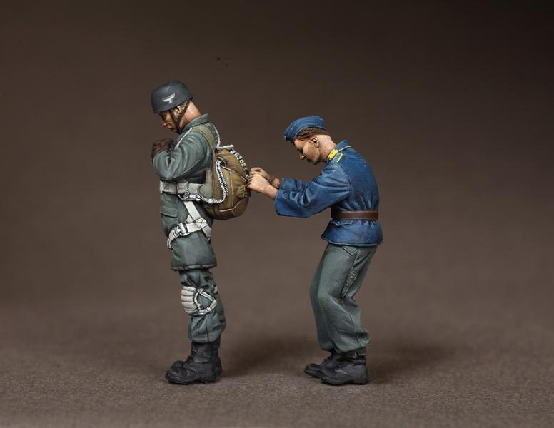 SOGA 1/35 scale resin model kit WW2 Fallschirmjägers at the airfield. 2 Figs