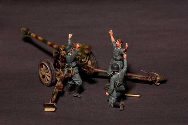 1/35 Scale WW2 German Gun crew We repelled the attack! (Volltreffer)