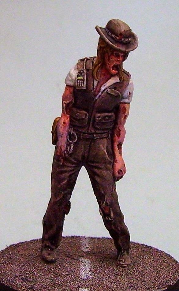 1/35 Scale resin model kit Zombie - Female police officer