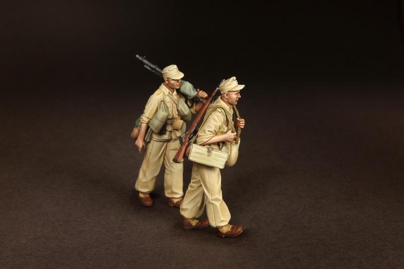 SOGA WW2  MG-34 team Fallschirmjäger- Brigade Ramcke. El Alamein, August 1942. model kit 1/35 scale