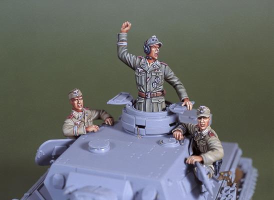 1/35 Scale resin model kit WWII DAK panzer crew set (3Fig.)