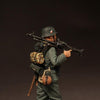 1/35 Scale The German Machine Gunner on march