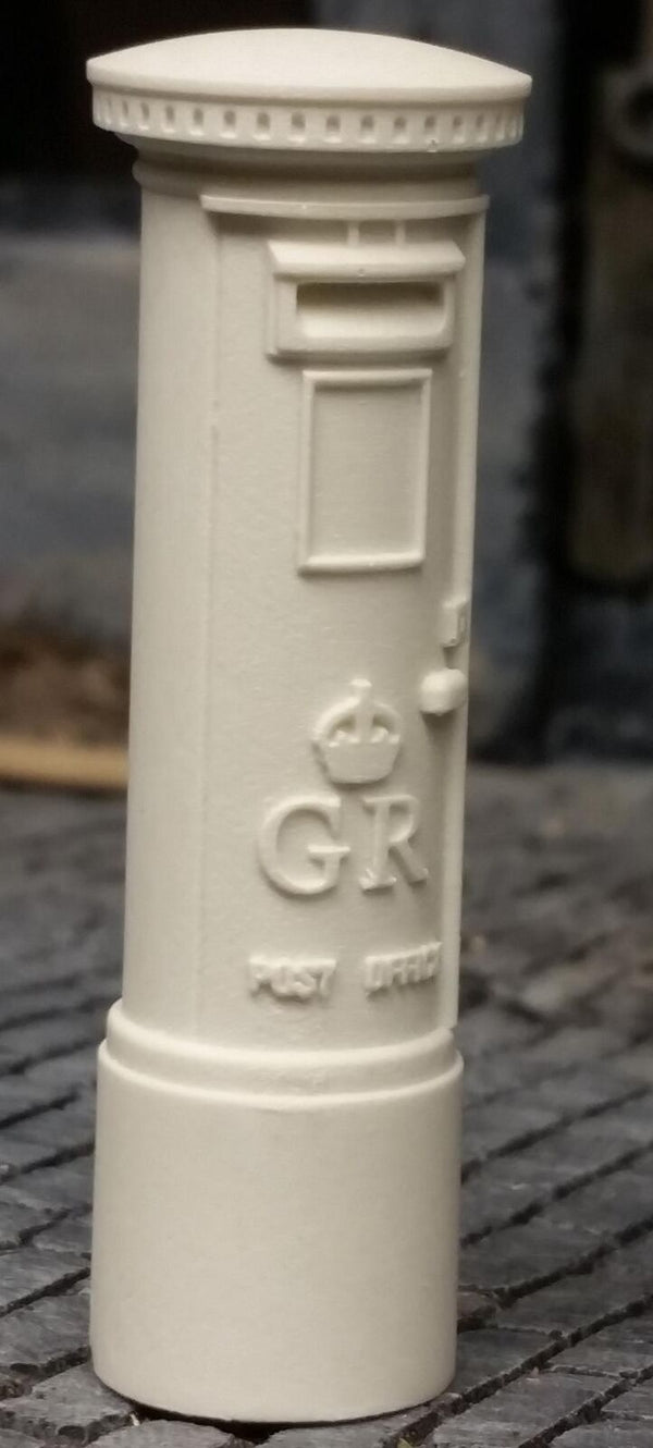 1/35 Scale British post box