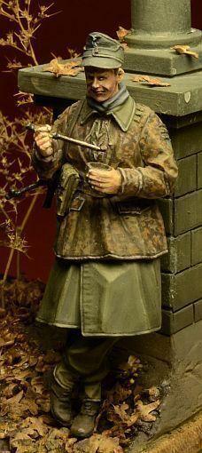 1/35 Scale Resin kit Waffen SS Soldier Eating, Ardennes 1944
