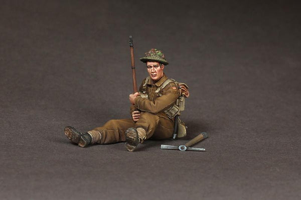 SOGA WW2 British infantryman at rest. #4 model kit 1/35 scale