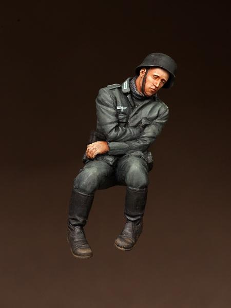 1/35 scale resin model kit Sleeping WW2 German panzergrenadier 4