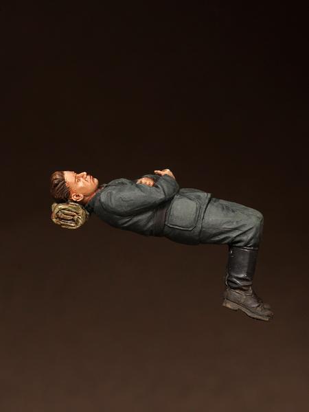 1/35 scale resin model kit Sleeping driver for  SdKfz. 251 Hanomag