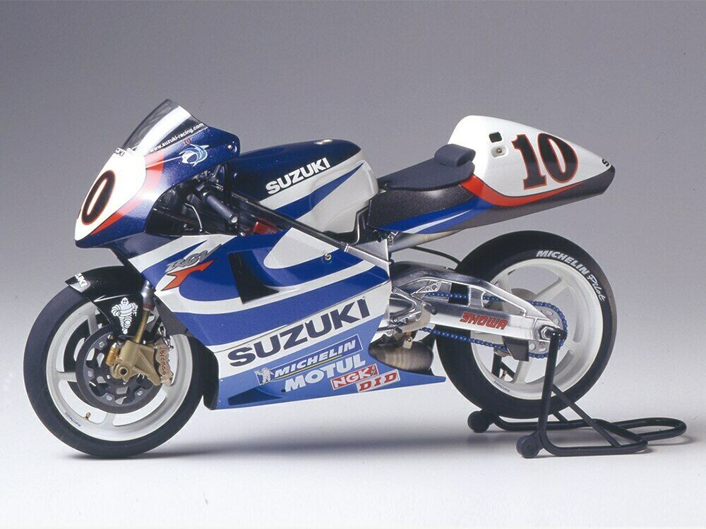 TAMIYA 1/12 Scale BIKES SUZUKI RGV-1 XR89 motorbike model kit