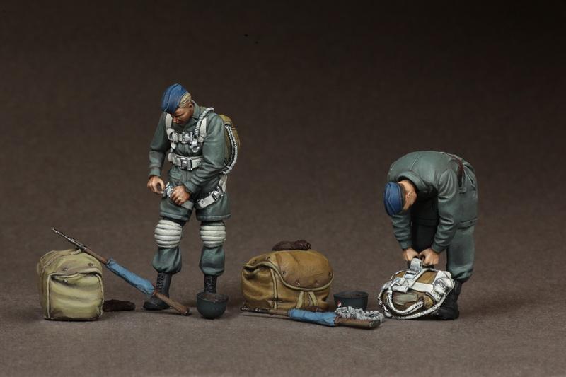 SOGA 1/35 scale resin model kit WW2 Fallschirmjägers at the airfield.